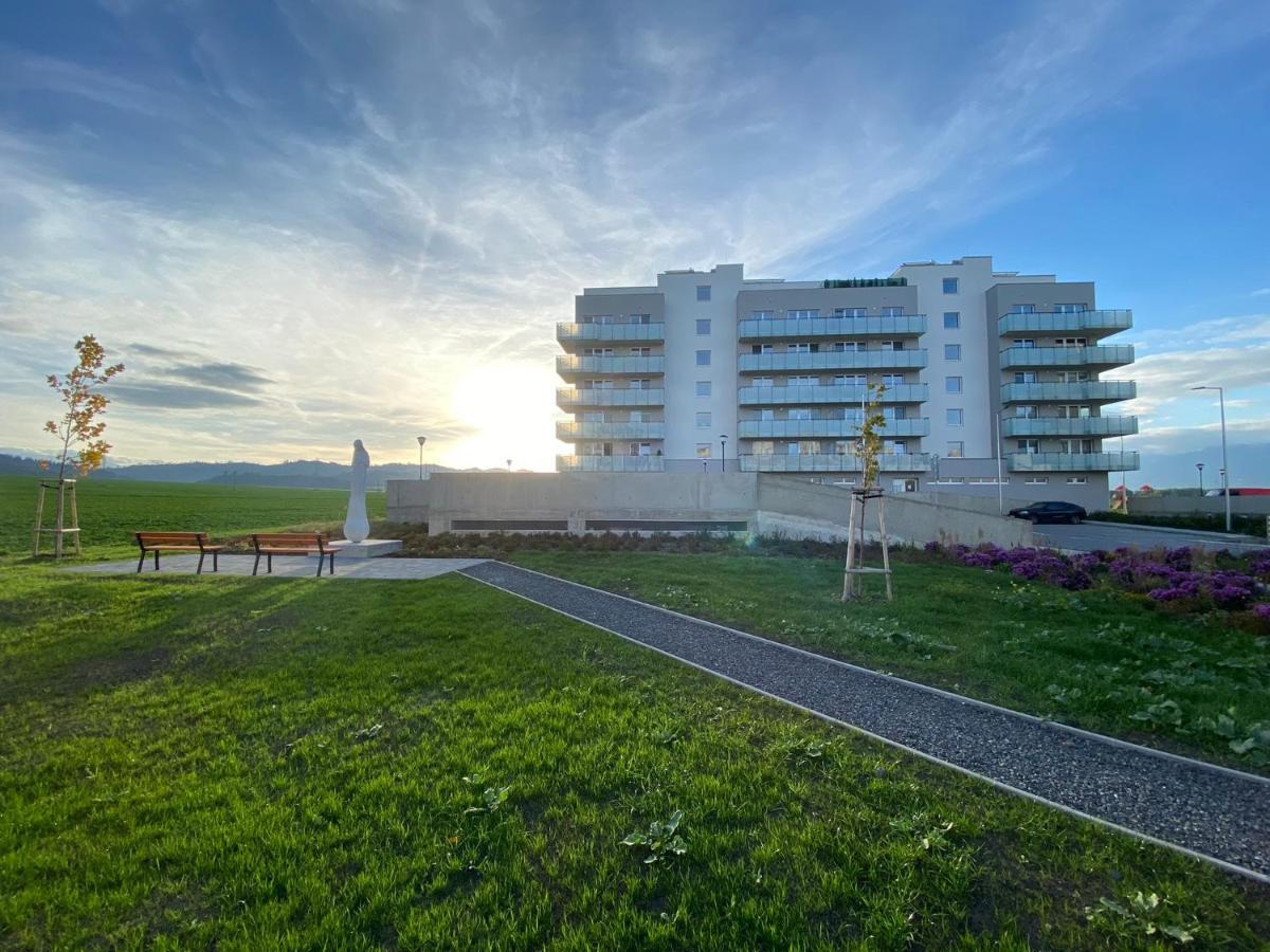 Moderny Apartman S Vyhladom Na Vysoke Tatry Poprad Exterior photo
